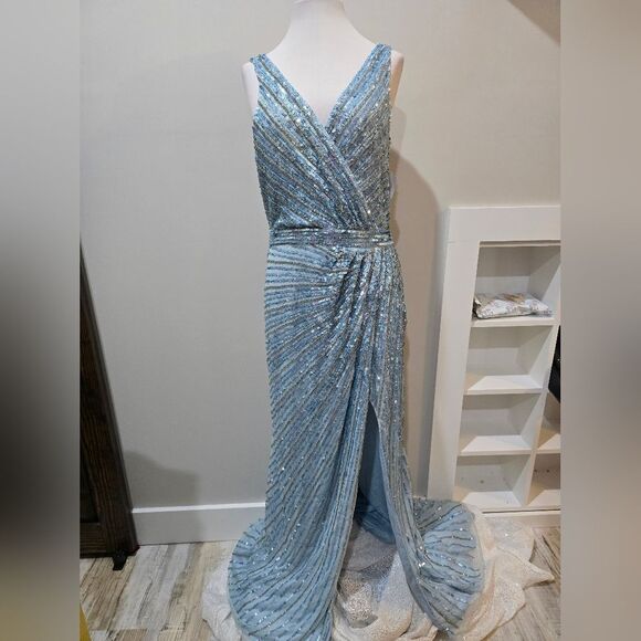 Mac Duggal 5685 Sequined Faux Wrap Sleeveless Gown NWT Size 10 Ice Blue - Picture 4 of 6